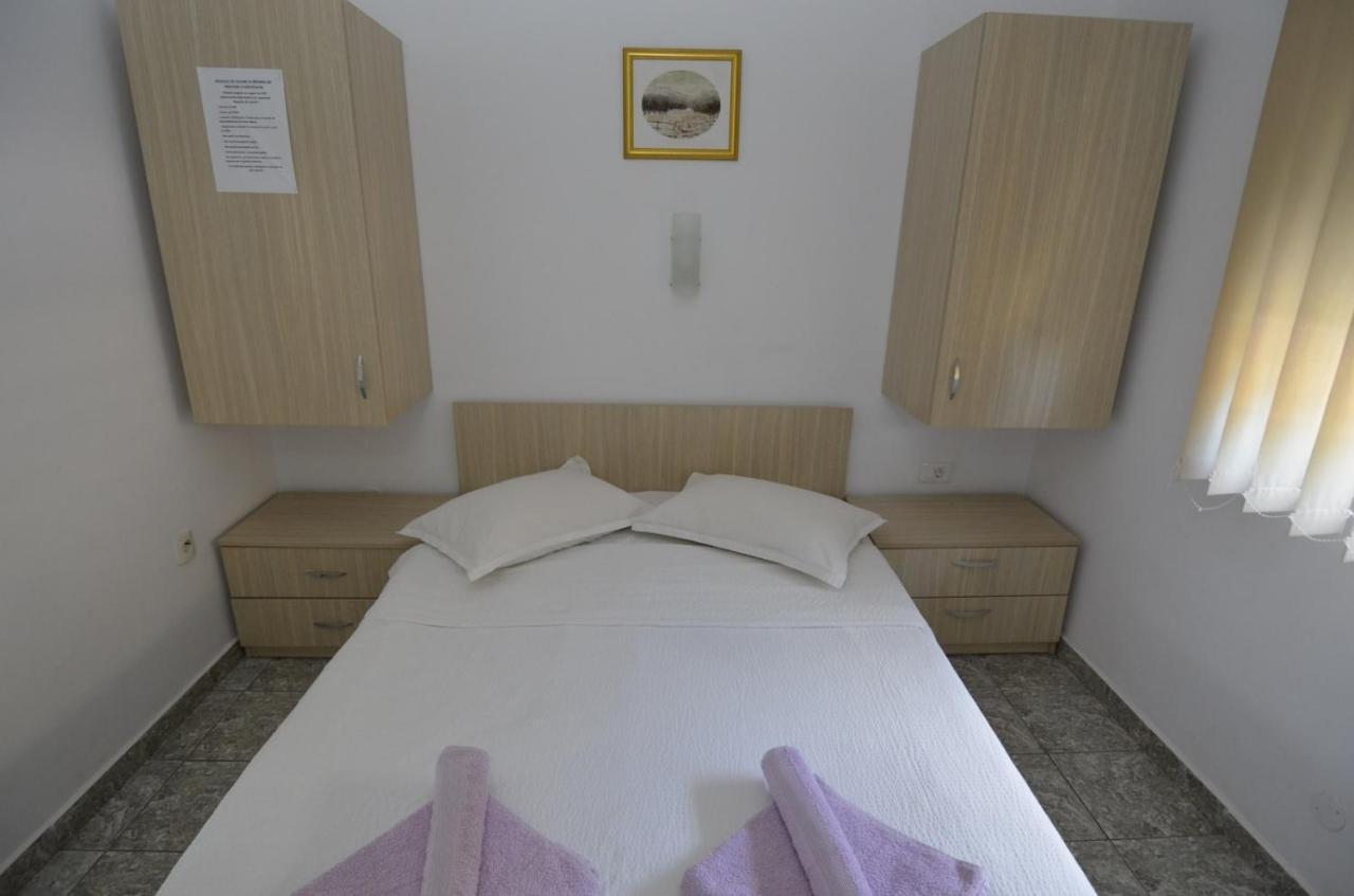 Vila Rara Hotel Costinesti Bagian luar foto
