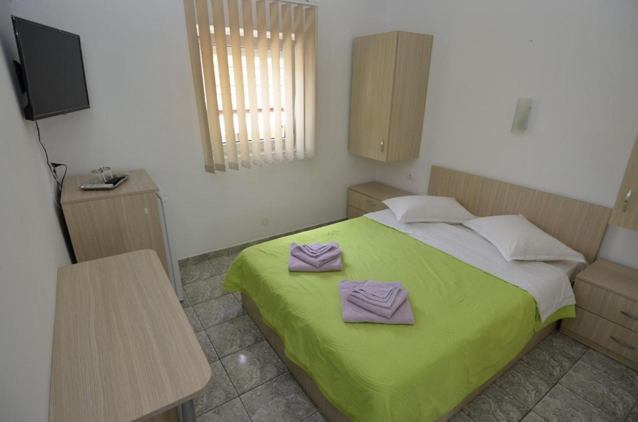 Vila Rara Hotel Costinesti Bagian luar foto